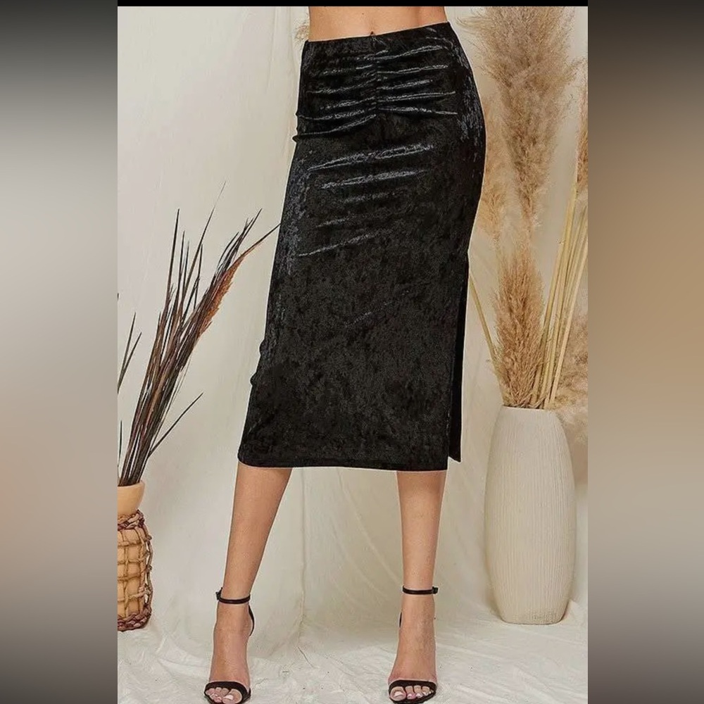 Elegant Black Velvet Midi Skirt